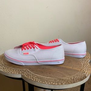 Nwt Vans Classics White/neon pink lace up low rise skate shoes casual sneakers